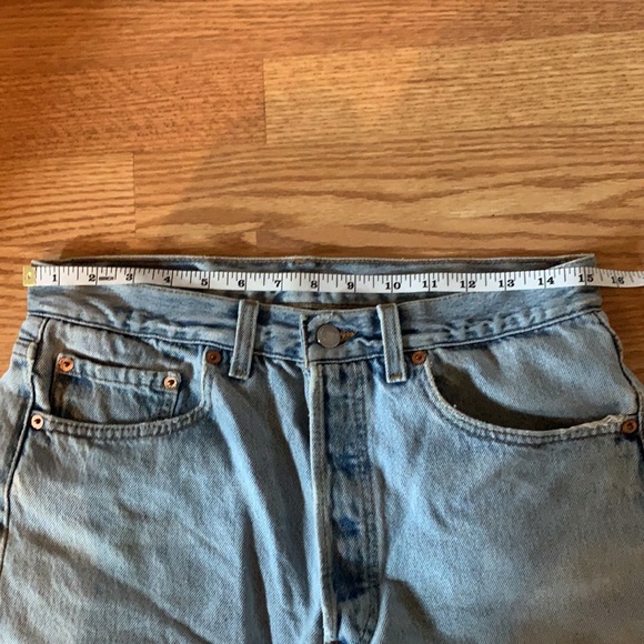Levi 501 button fly Jean shorts - Picture 4 of 5